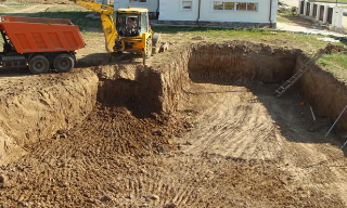 Рытье котлованов под фундамент в Реутове – цена от 2617 руб. за м3 | ИП Садыков В. Р.